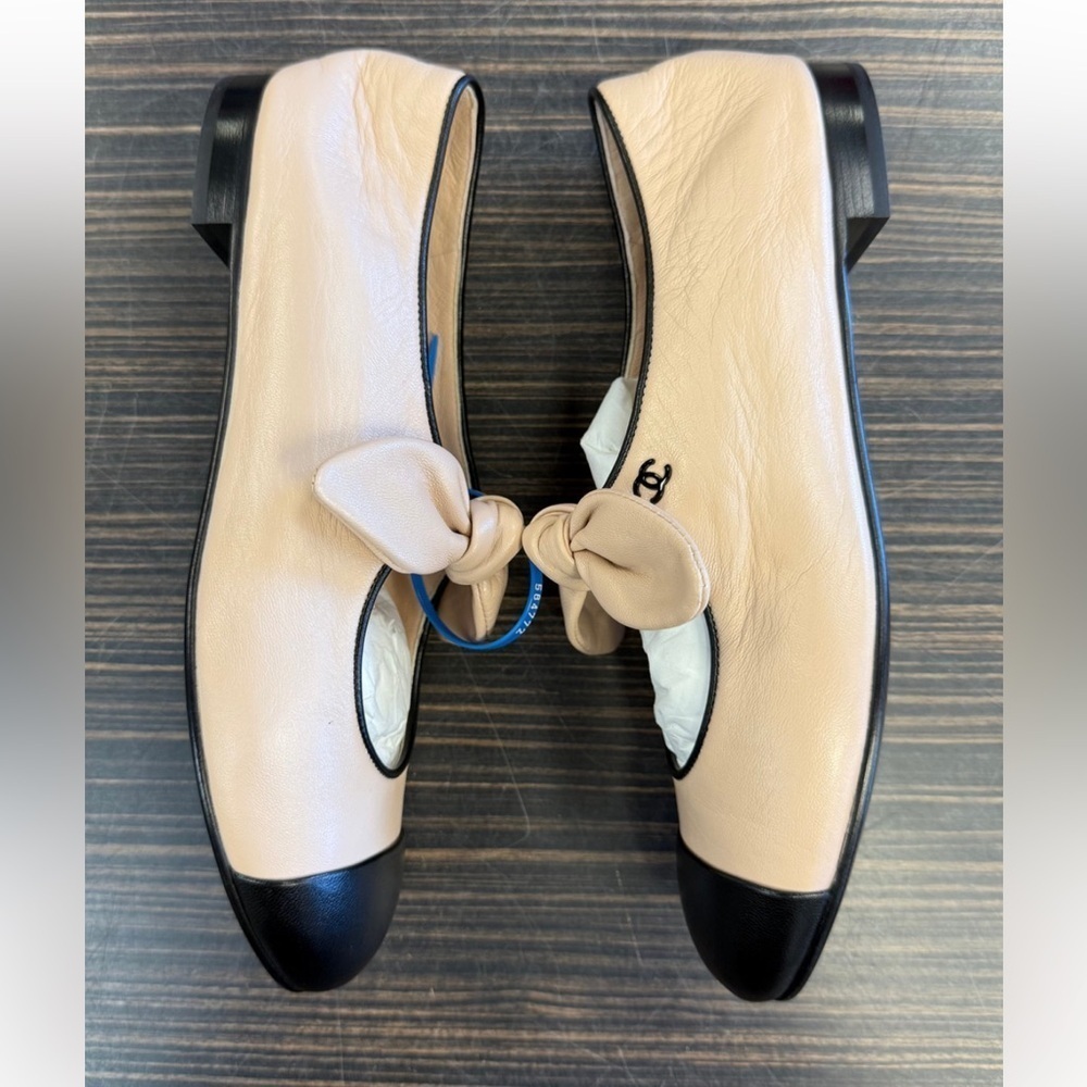 CHANEL Nude and Black Flats with Bow Mary Jane Strap 37 - Picture 3 of 5